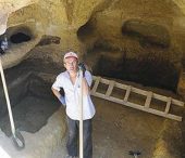 Ancient symbolic graves unearthed in Uşak